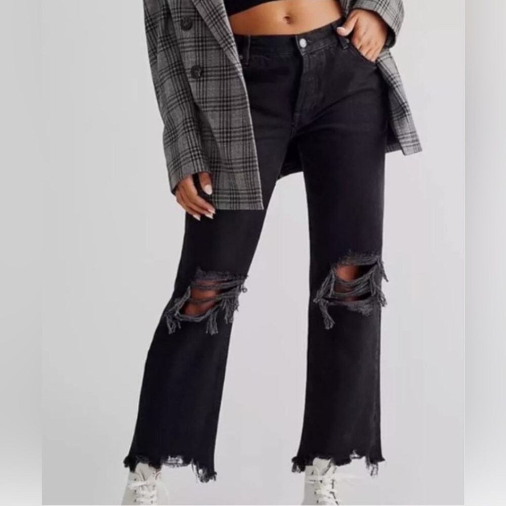 Free People Maggie Distressed Black Crop Jeans sz 27 Great condition